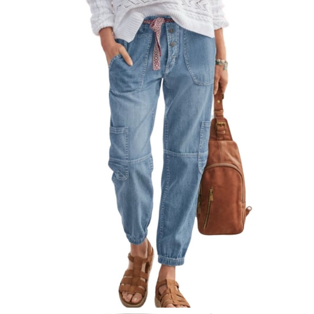 Sundance Light Wash Denim Boyfriend Jogger Jeans with Patterned Drawstring